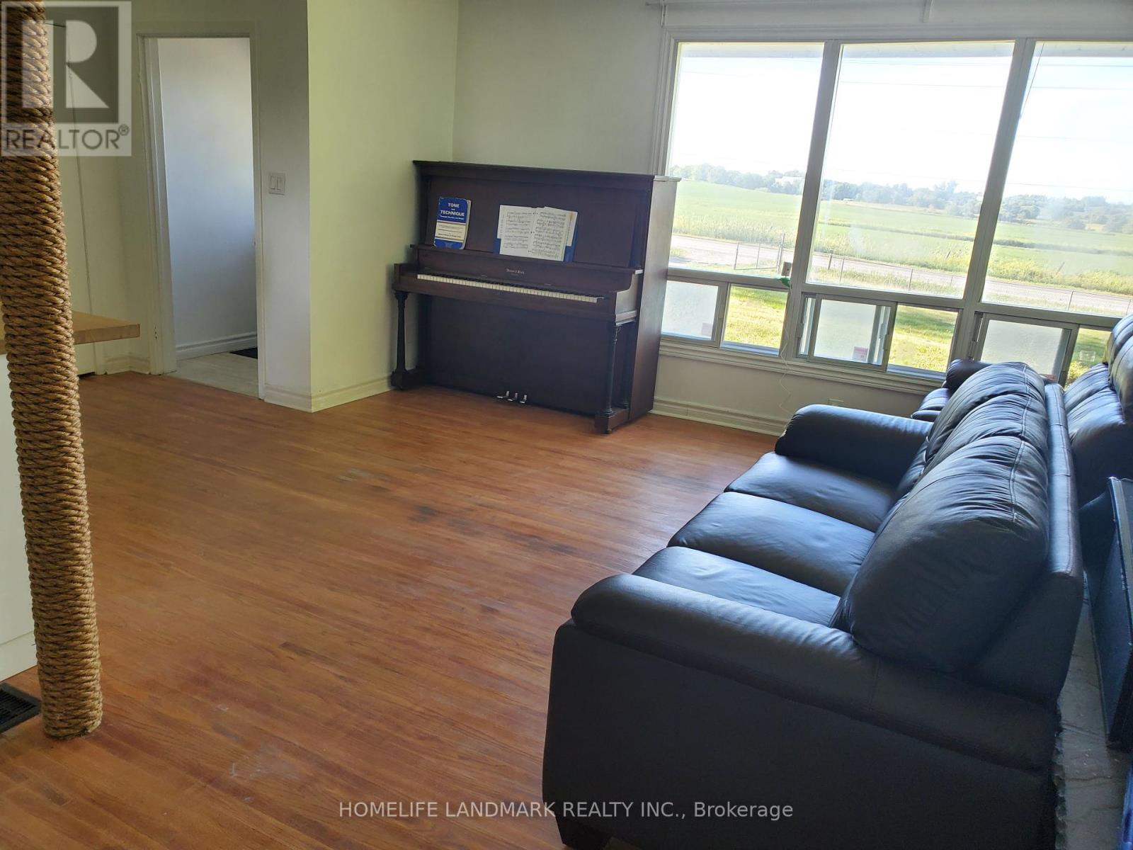 (Main Floor) - 2413 Vivian Road, Whitchurch-Stouffville, Ontario  L3Y 4W1 - Photo 6 - N12439132