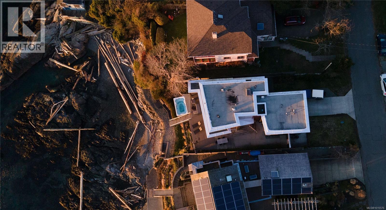 2086 Marne St, Oak Bay, British Columbia  V8S 4J8 - Photo 3 - 1015576