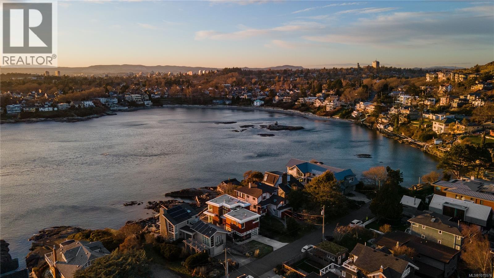 2086 Marne St, Oak Bay, British Columbia  V8S 4J8 - Photo 4 - 1015576