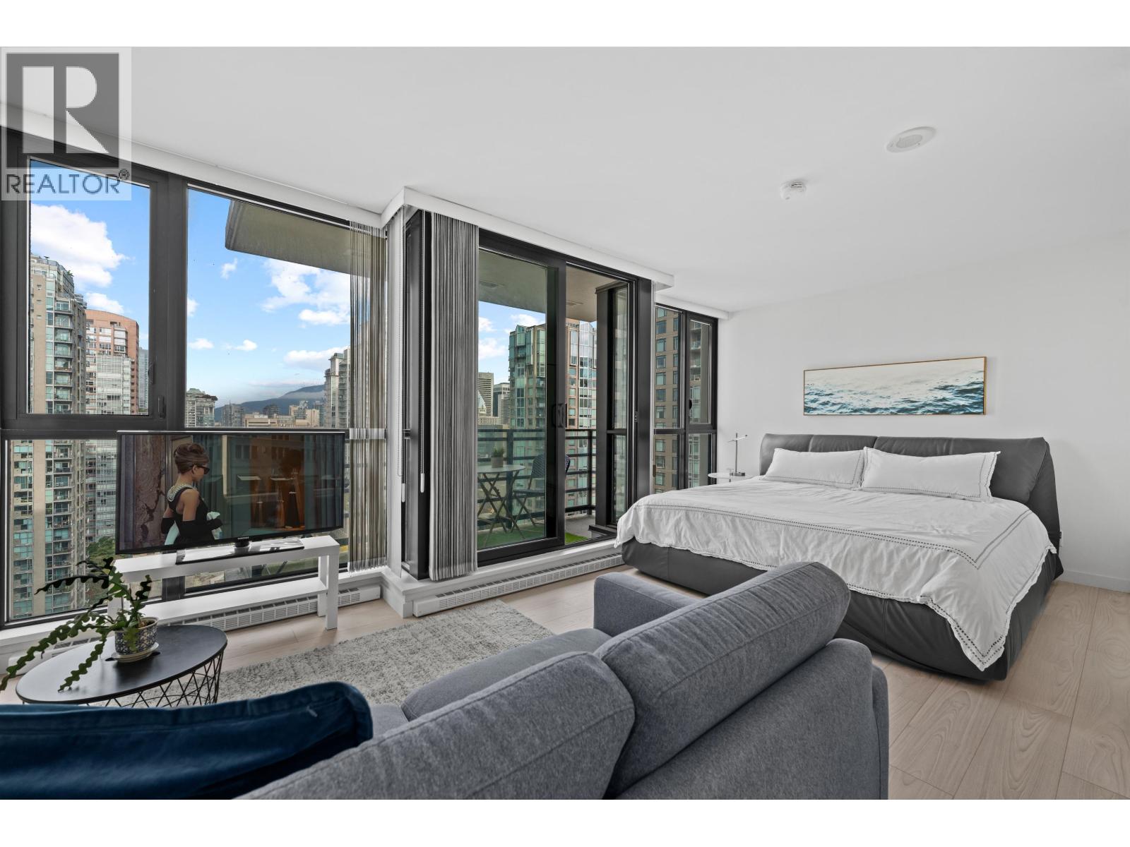 2408 909 Mainland Street, Vancouver, British Columbia  V6B 1S3 - Photo 2 - R3053661