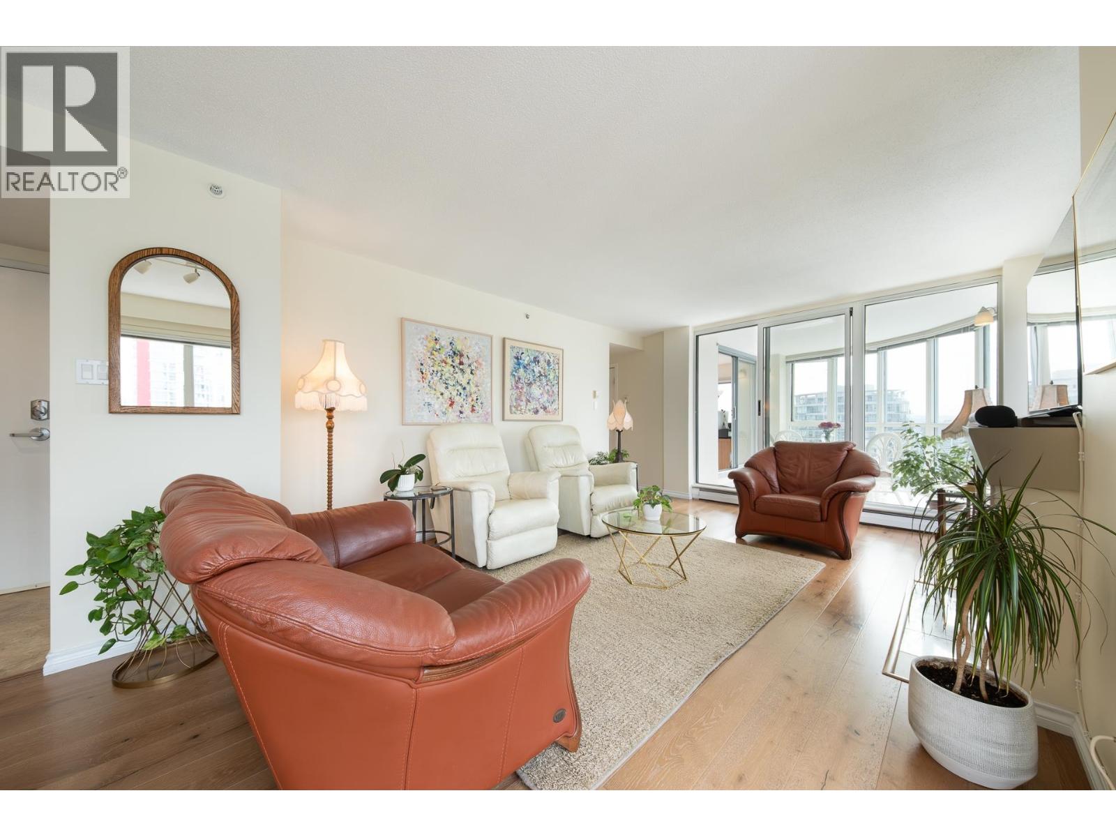 2204 183 KEEFER PLACE, Vancouver, British Columbia
