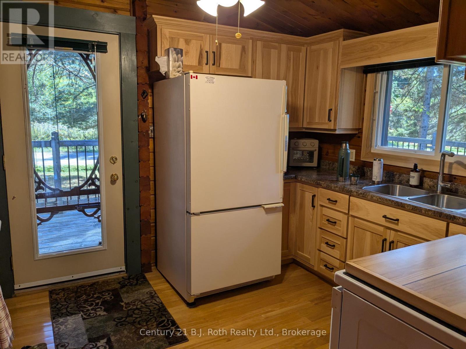 71 Victoria Street, Magnetawan, Ontario  P0A 1P0 - Photo 12 - X12439154