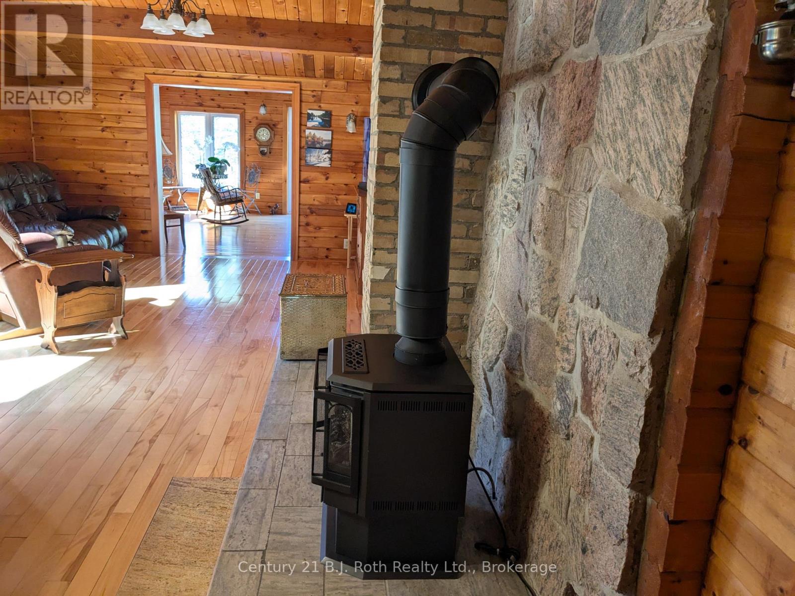 71 Victoria Street, Magnetawan, Ontario  P0A 1P0 - Photo 27 - X12439154