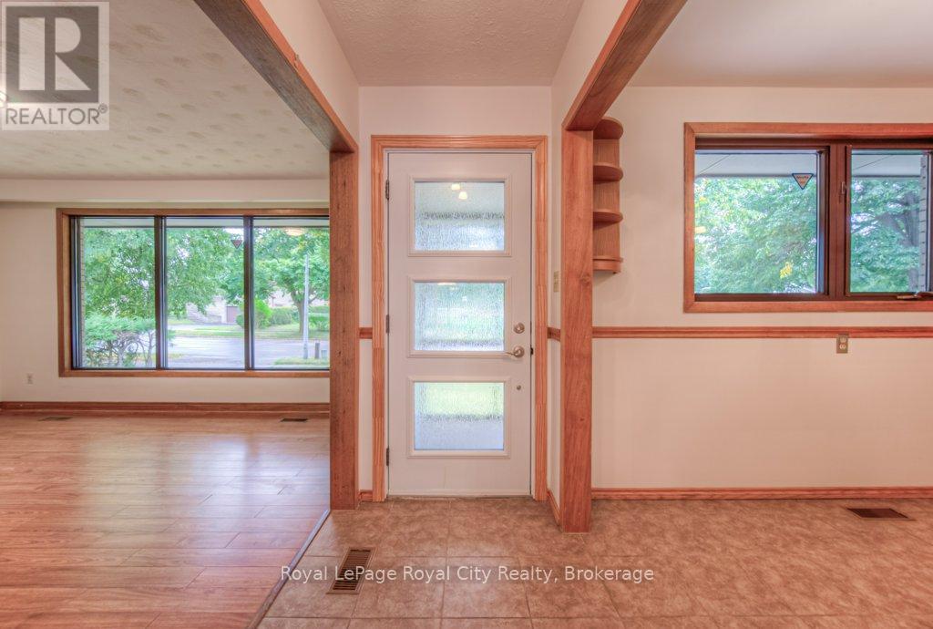 36 Argyle Drive, Guelph, Ontario  N1G 2P2 - Photo 6 - X12439177