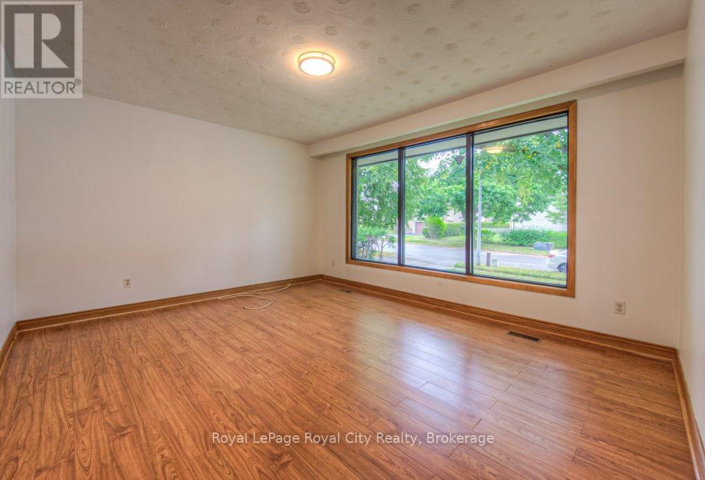 36 Argyle Drive, Guelph, Ontario  N1G 2P2 - Photo 7 - X12439177