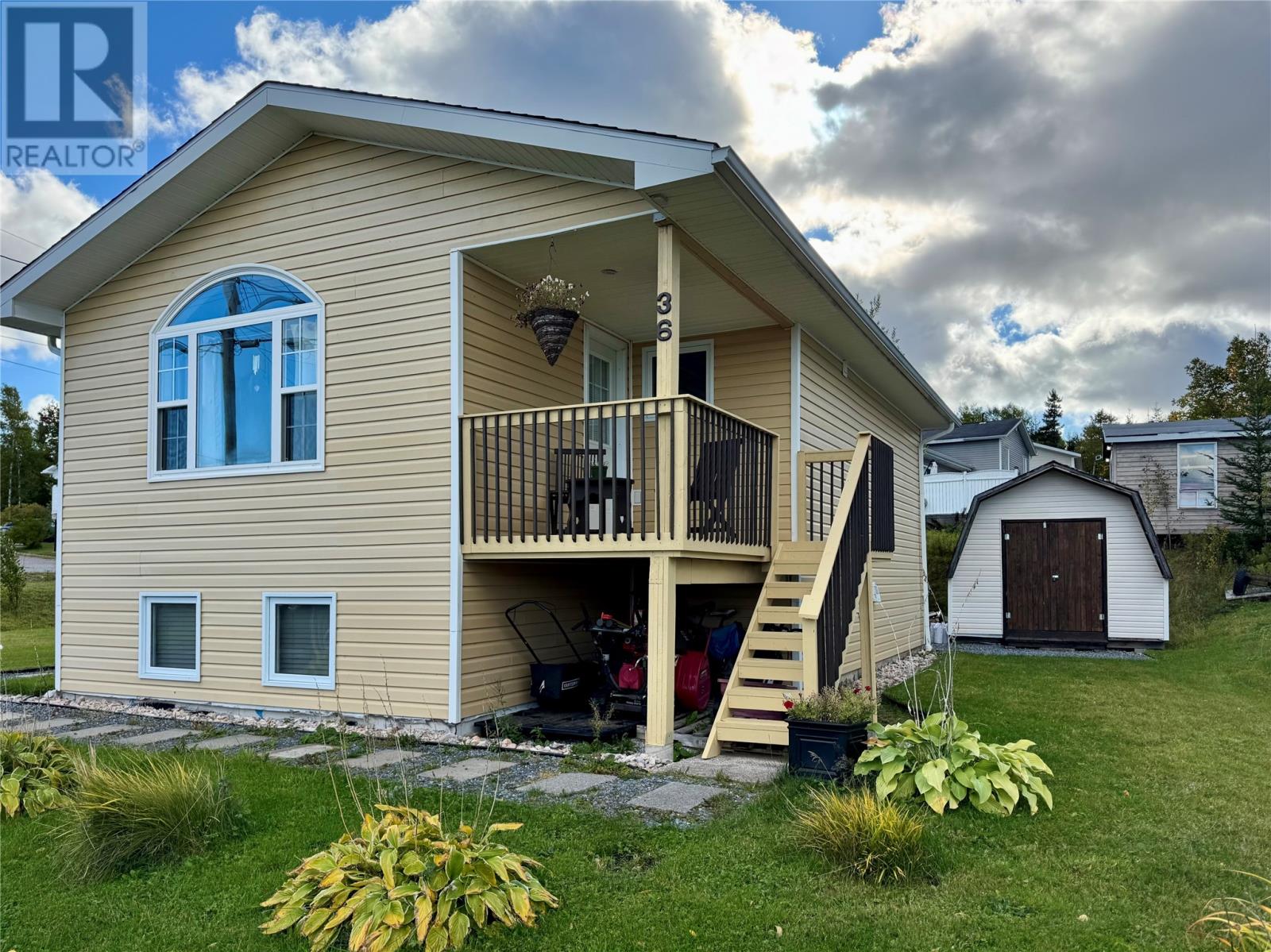 36 Hillview Avenue, Pasadena, Newfoundland & Labrador  A0L 1K0 - Photo 1 - 1291029