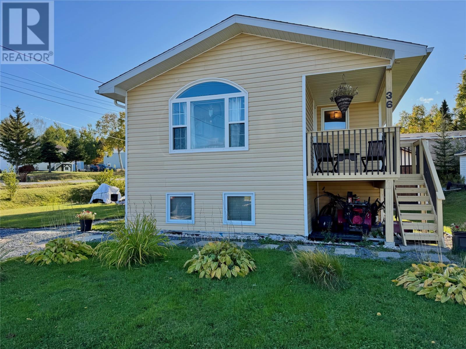 36 Hillview Avenue, Pasadena, Newfoundland & Labrador  A0L 1K0 - Photo 2 - 1291029