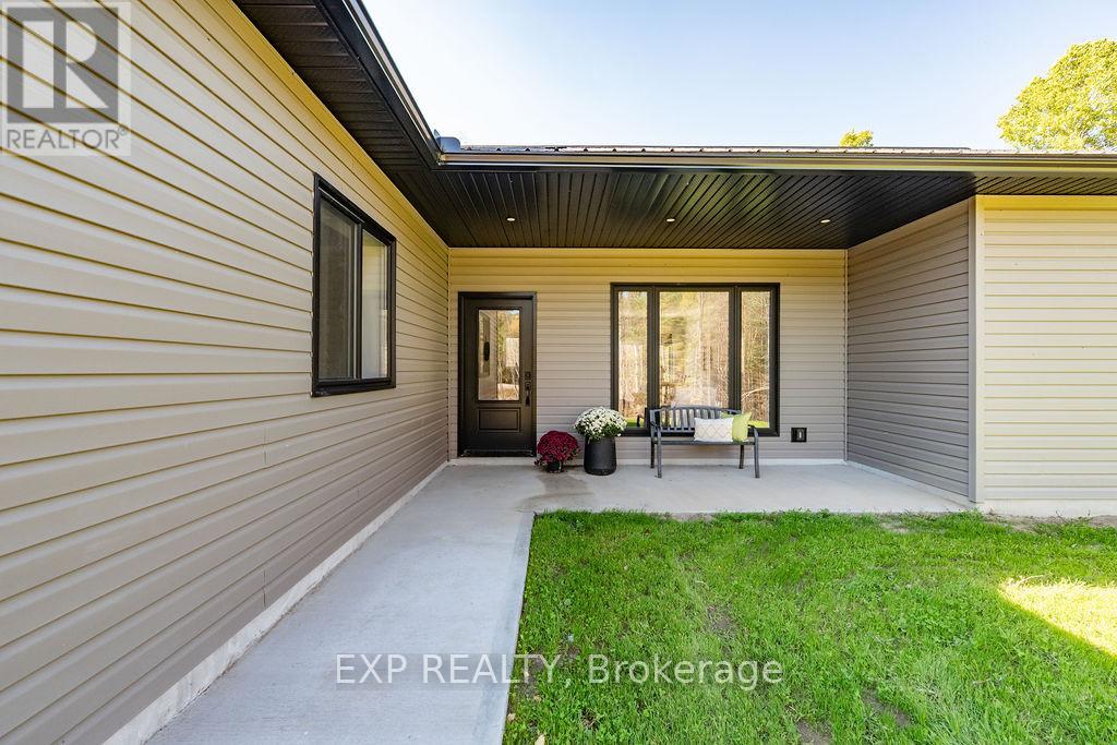 2394a Hwy 132 Highway, Admaston/bromley, Ontario  K7V 3Z7 - Photo 5 - X12439184