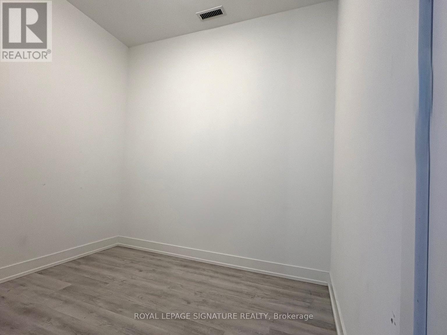 443 - 20 Inn On The Park Drive, Toronto, Ontario  M3C 2J7 - Photo 8 - C12393715