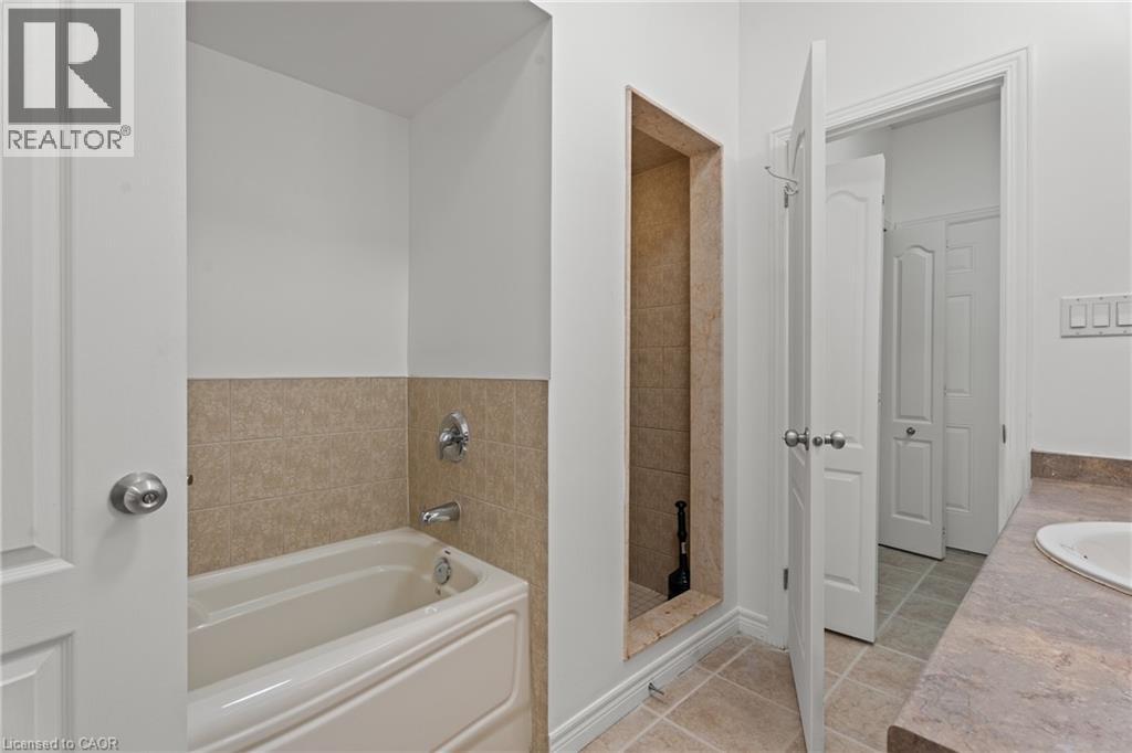 68 Hallmark Trail Unit# 39, Hamilton, Ontario  L9B 0A4 - Photo 18 - 40767753