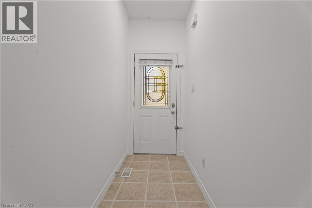 68 Hallmark Trail Unit# 39, Hamilton, Ontario  L9B 0A4 - Photo 3 - 40767753