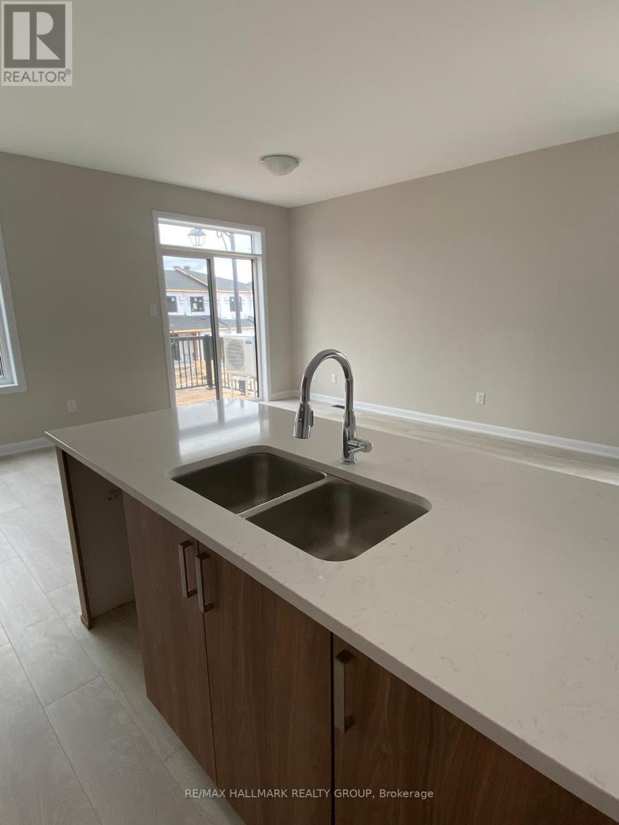 348 Raheen Court Ottawa Circuit, Ottawa, Ontario  K2C 3H2 - Photo 12 - X12437056