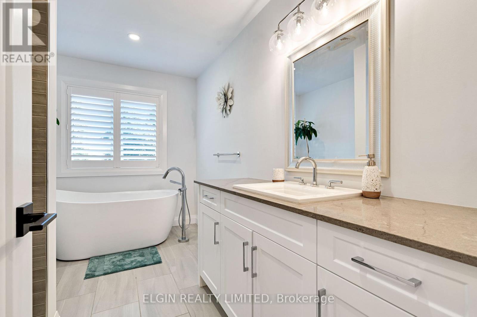 120 Centennial Avenue, Central Elgin, Ontario  N5R 5B2 - Photo 23 - X12439171