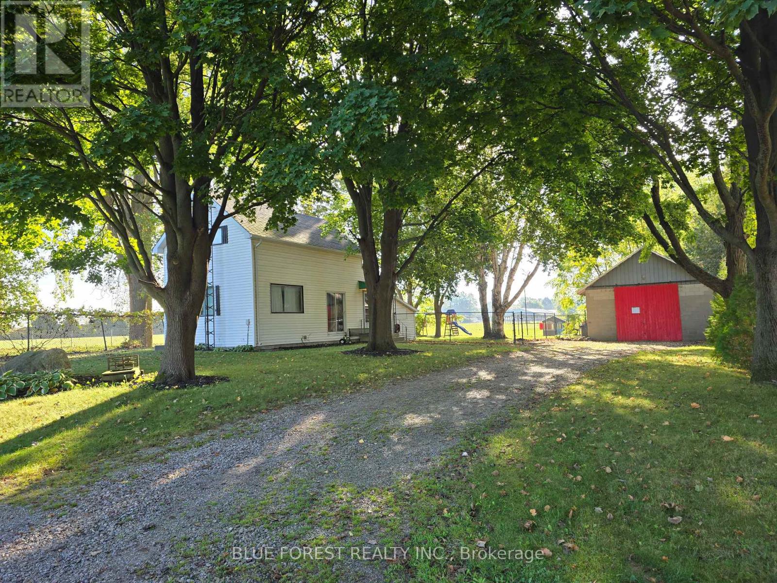 138 Centre Centre, West Elgin, Ontario  N0L 2C0 - Photo 1 - X12439189