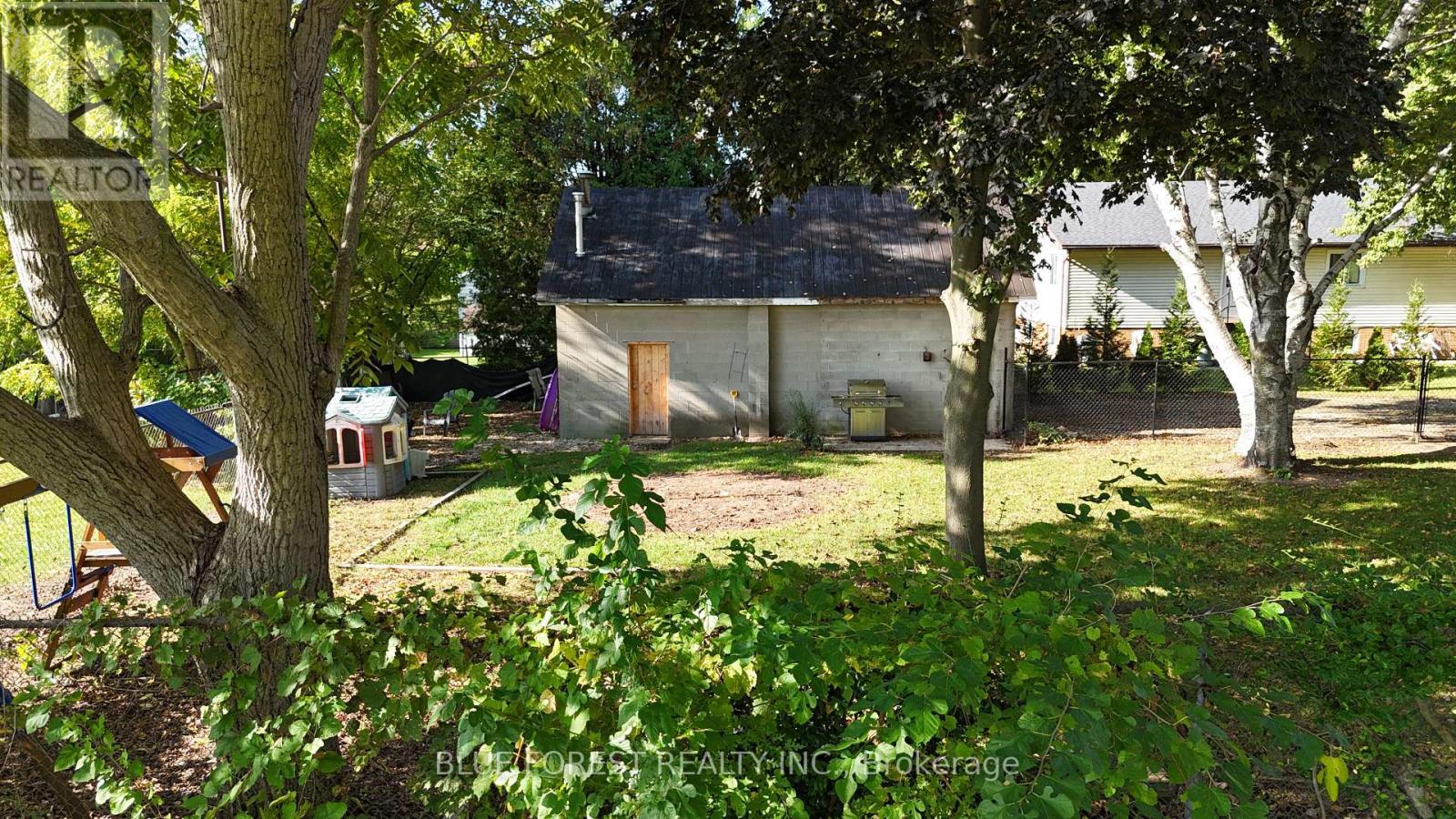 138 Centre Centre, West Elgin, Ontario  N0L 2C0 - Photo 29 - X12439189