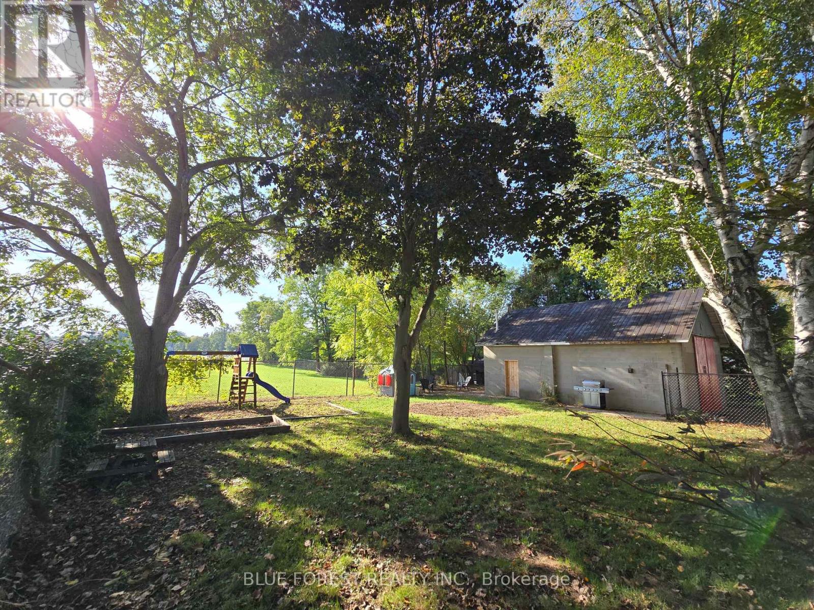 138 Centre Centre, West Elgin, Ontario  N0L 2C0 - Photo 31 - X12439189