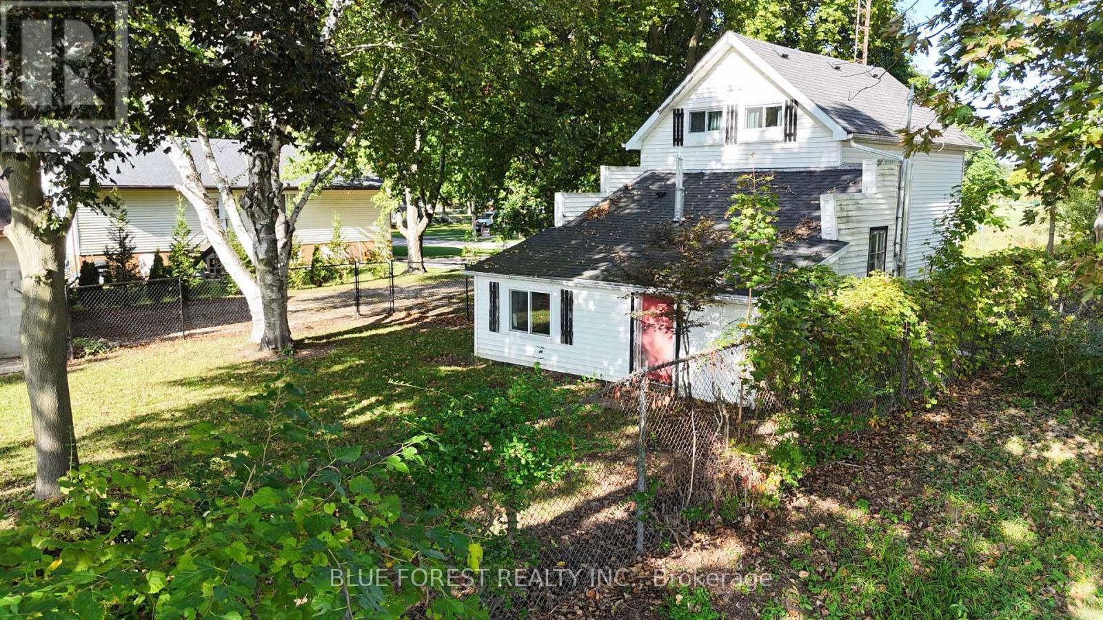 138 Centre Centre, West Elgin, Ontario  N0L 2C0 - Photo 35 - X12439189