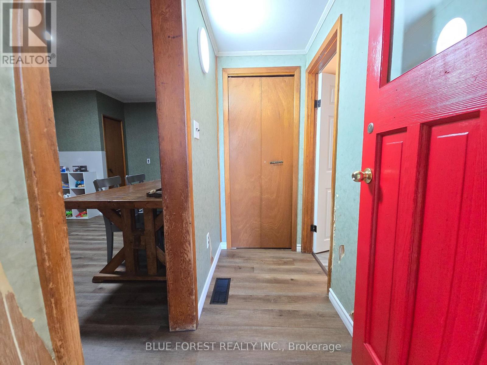 138 Centre Centre, West Elgin, Ontario  N0L 2C0 - Photo 6 - X12439189