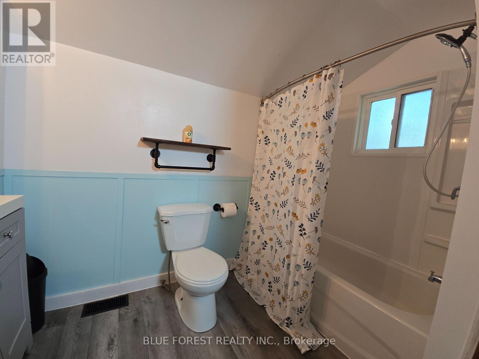 138 Centre Centre, West Elgin, Ontario  N0L 2C0 - Photo 7 - X12439189