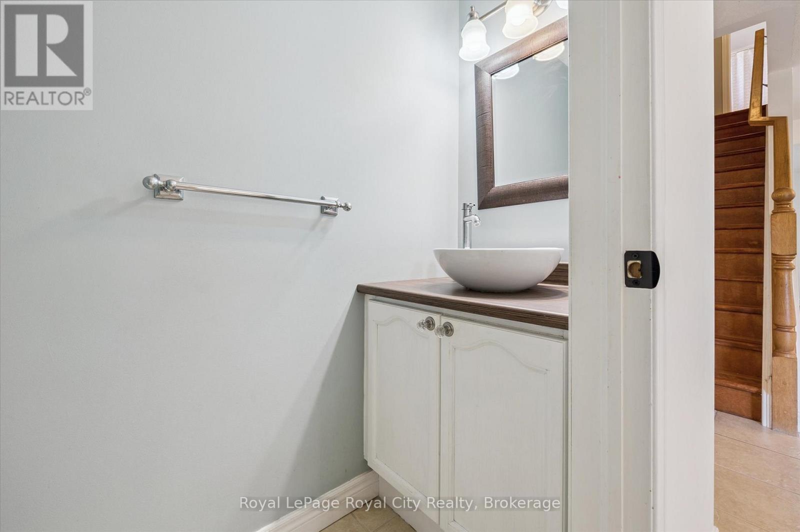 586 Kortright Road W, Guelph, Ontario  N1G 3H8 - Photo 16 - X12439200