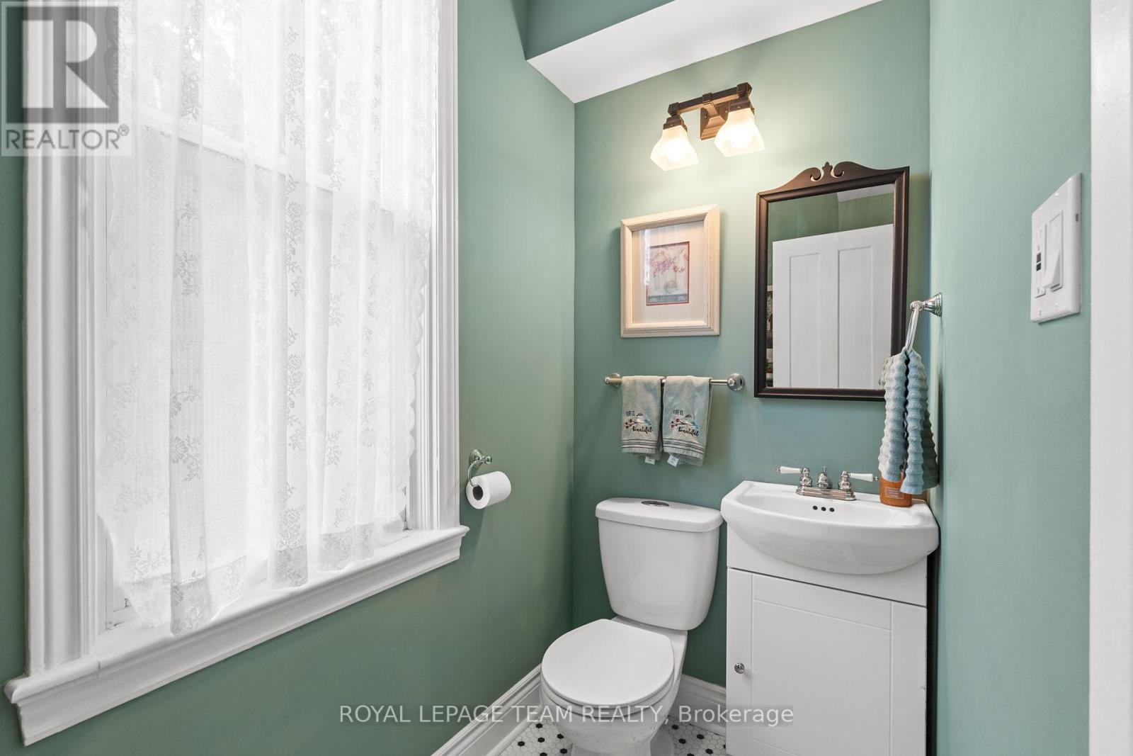 82 Lake Avenue E, Carleton Place, Ontario  K7C 1K8 - Photo 15 - X12439162