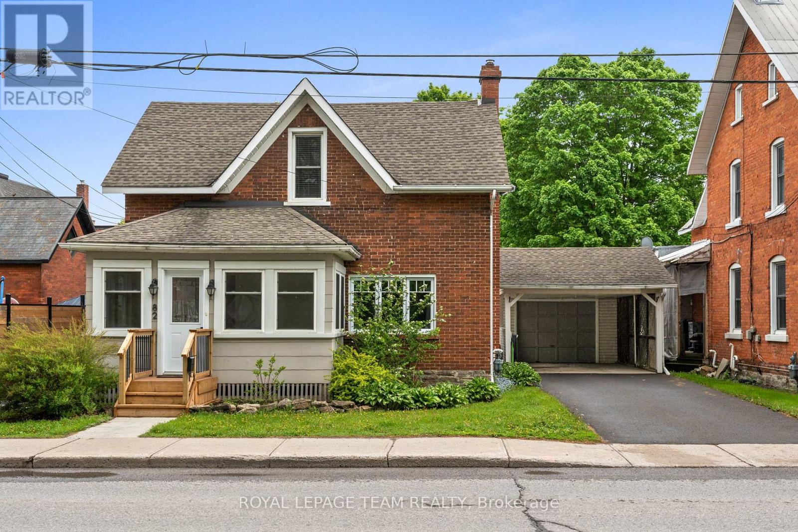 82 Lake Avenue E, Carleton Place, Ontario  K7C 1K8 - Photo 2 - X12439162