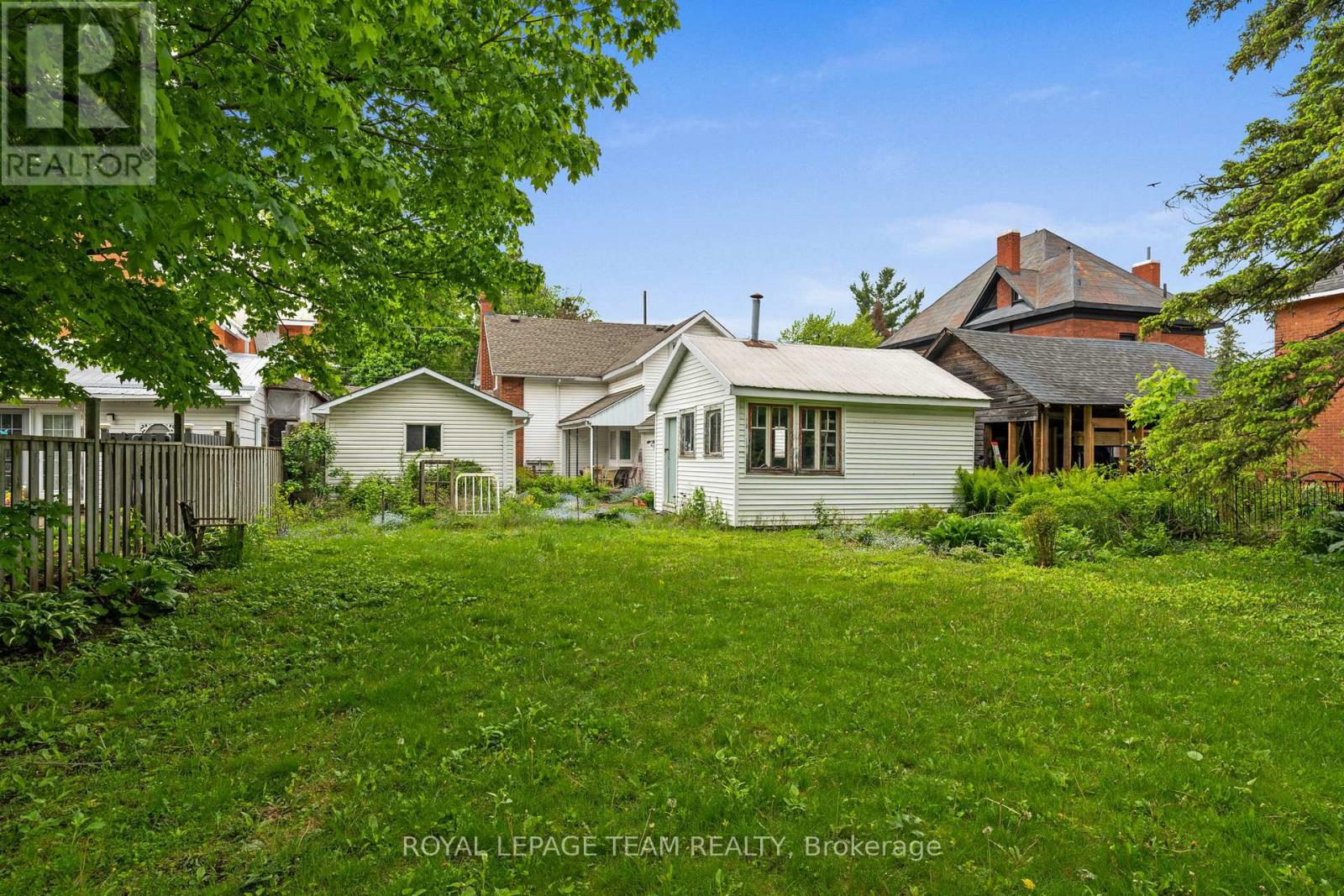 82 Lake Avenue E, Carleton Place, Ontario  K7C 1K8 - Photo 38 - X12439162