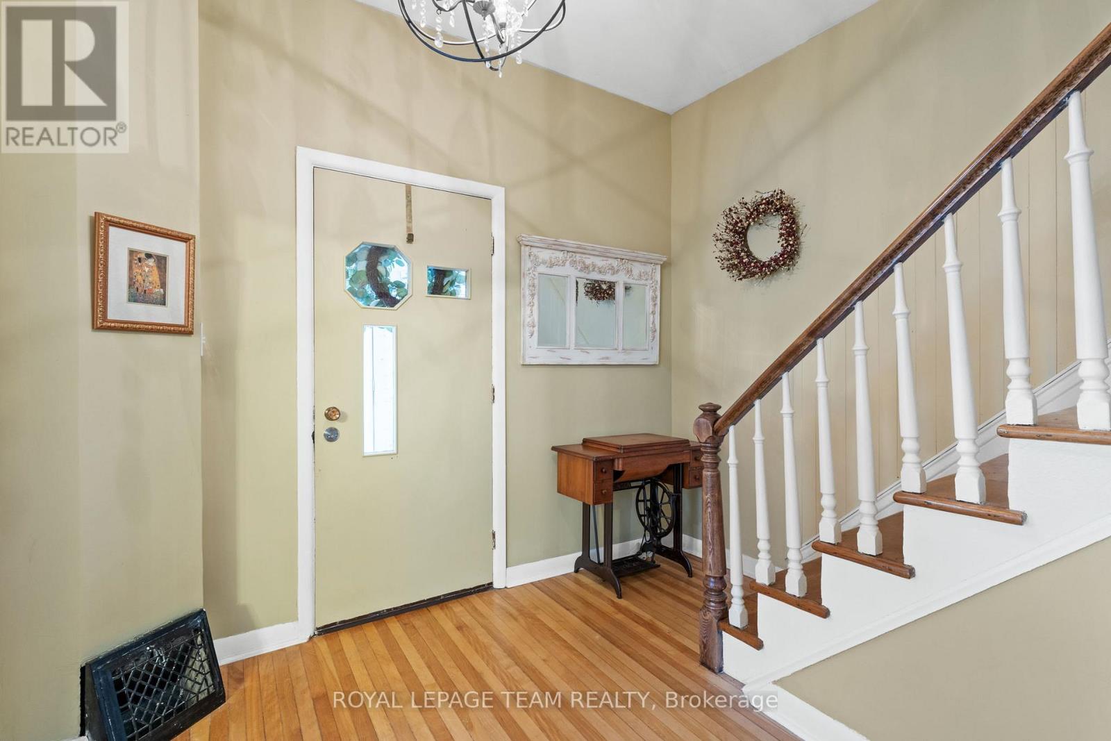 82 Lake Avenue E, Carleton Place, Ontario  K7C 1K8 - Photo 5 - X12439162