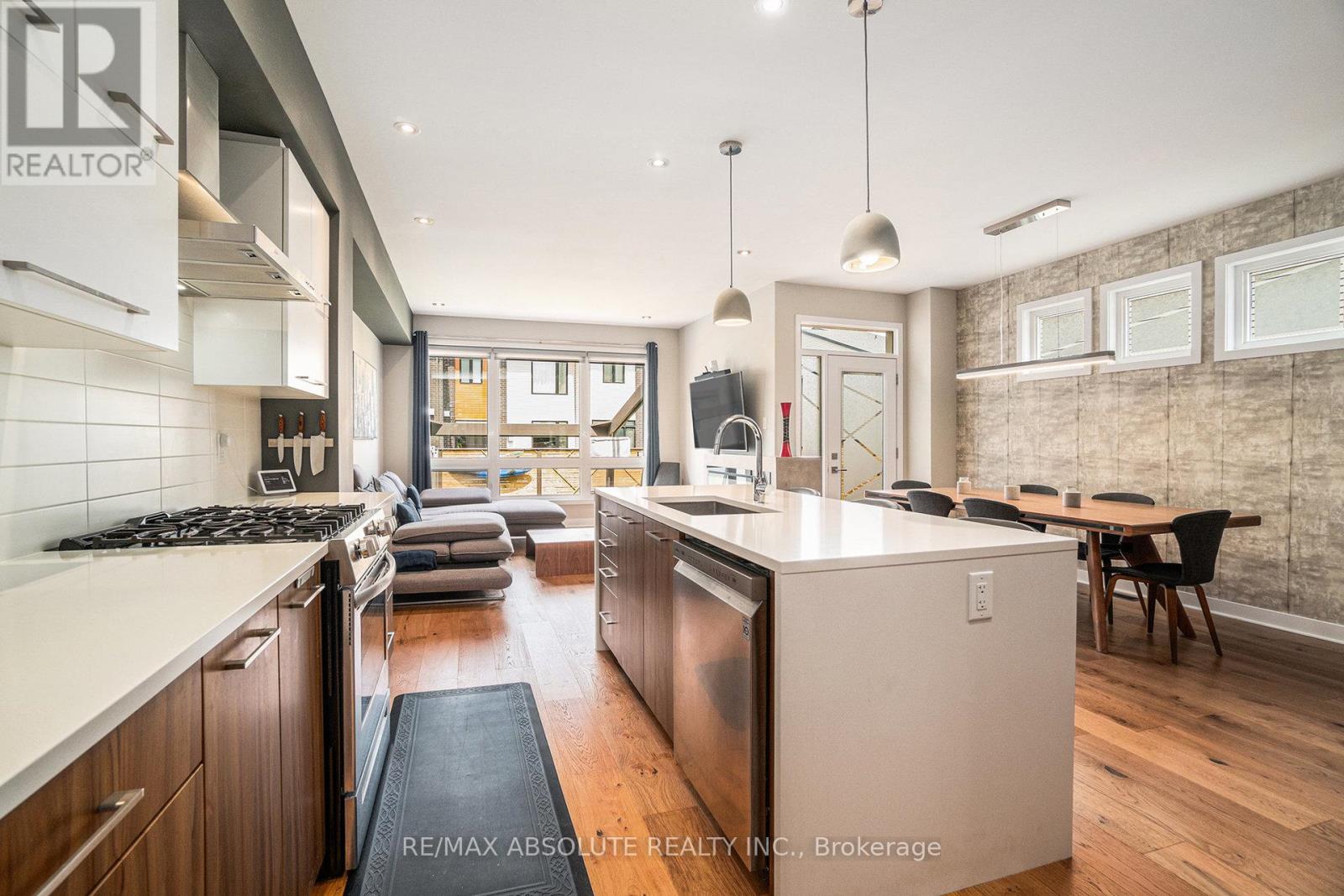 560 Triangle Street N, Ottawa, Ontario  K2V 0M5 - Photo 7 - X12439190