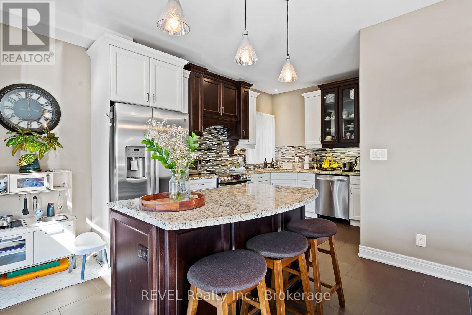 5767 Osprey Avenue, Niagara Falls (Forestview), Ontario  L2H 0G2 - Photo 10 - X12439161