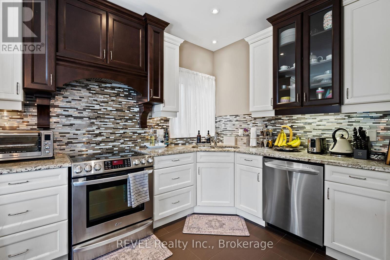 5767 Osprey Avenue, Niagara Falls (Forestview), Ontario  L2H 0G2 - Photo 12 - X12439161