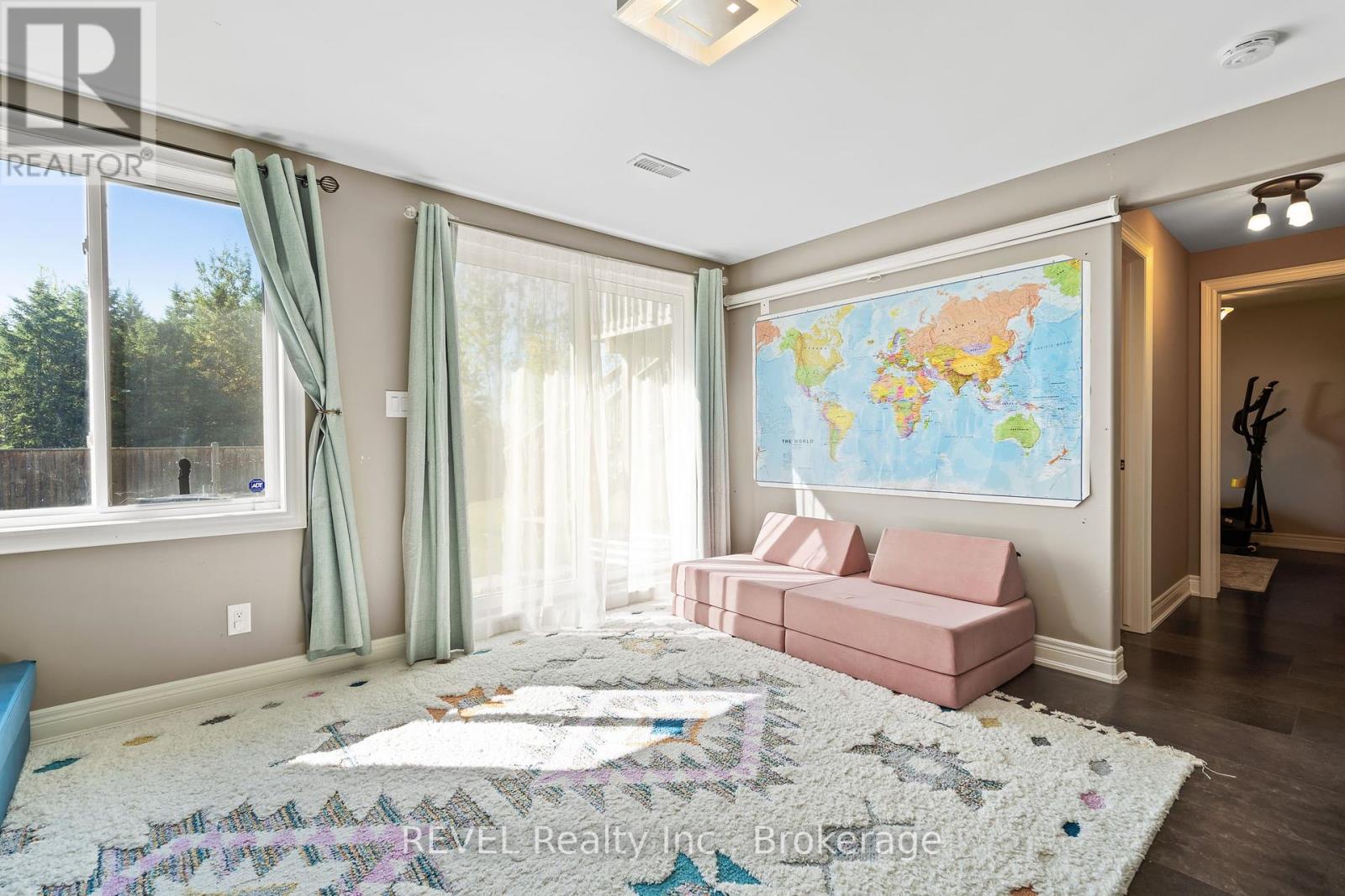 5767 Osprey Avenue, Niagara Falls (Forestview), Ontario  L2H 0G2 - Photo 27 - X12439161