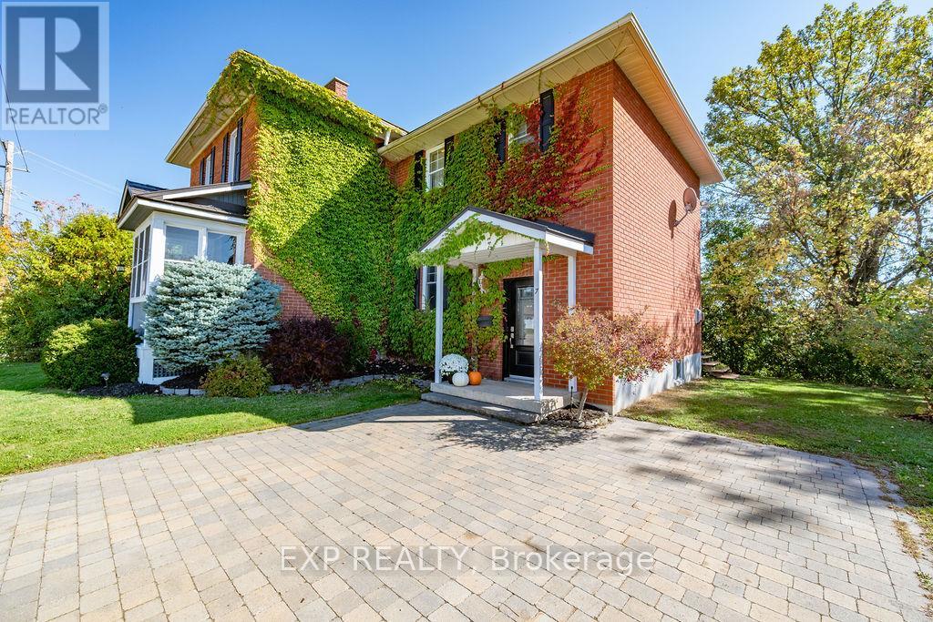 7 HINCKS AVENUE W, Renfrew, Ontario
