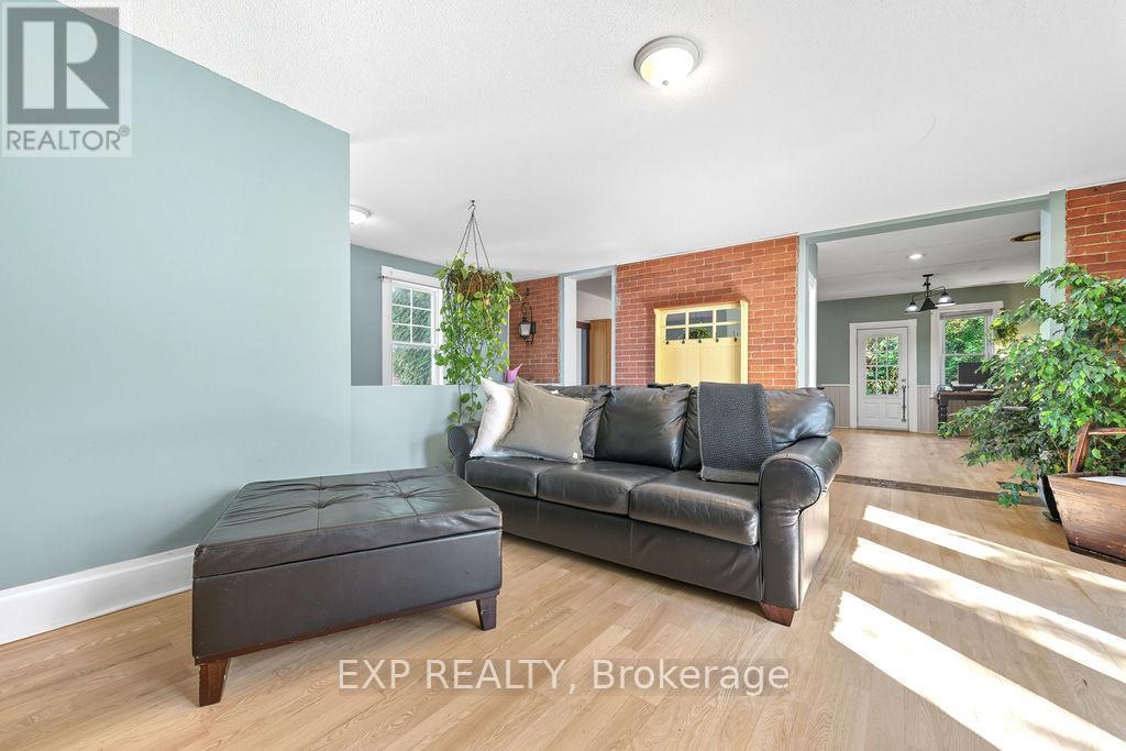7 Hincks Avenue W, Renfrew, Ontario  K7V 3S5 - Photo 17 - X12439194
