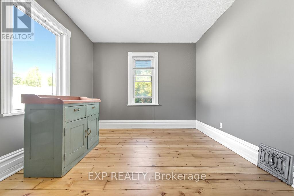 7 Hincks Avenue W, Renfrew, Ontario  K7V 3S5 - Photo 19 - X12439194