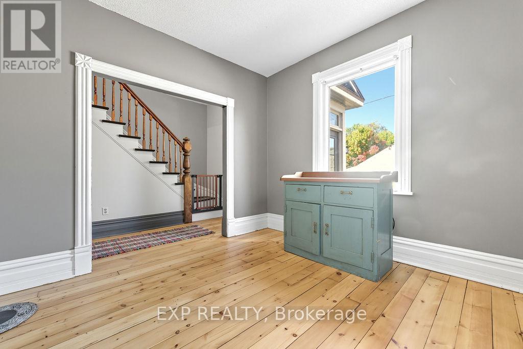 7 Hincks Avenue W, Renfrew, Ontario  K7V 3S5 - Photo 20 - X12439194