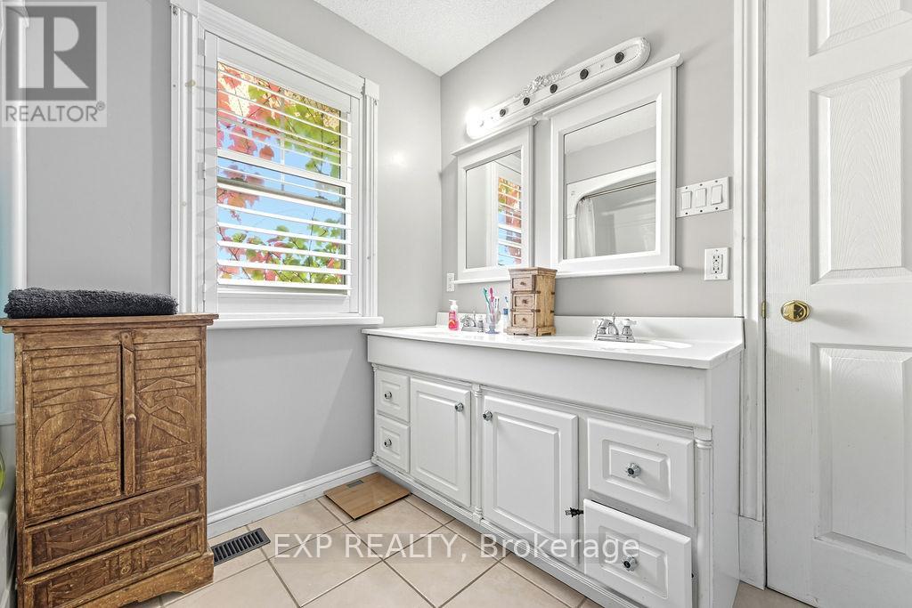7 Hincks Avenue W, Renfrew, Ontario  K7V 3S5 - Photo 25 - X12439194