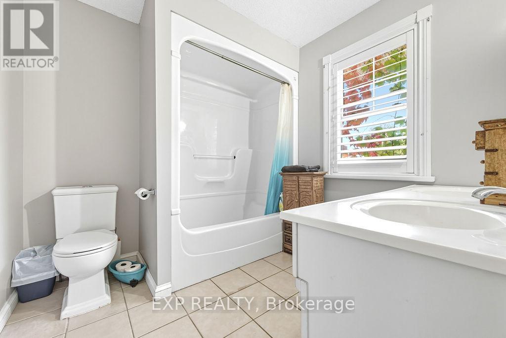 7 Hincks Avenue W, Renfrew, Ontario  K7V 3S5 - Photo 26 - X12439194