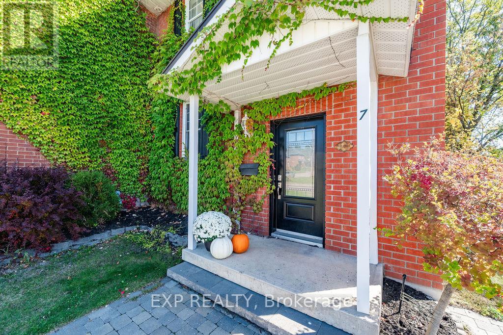 7 Hincks Avenue W, Renfrew, Ontario  K7V 3S5 - Photo 3 - X12439194