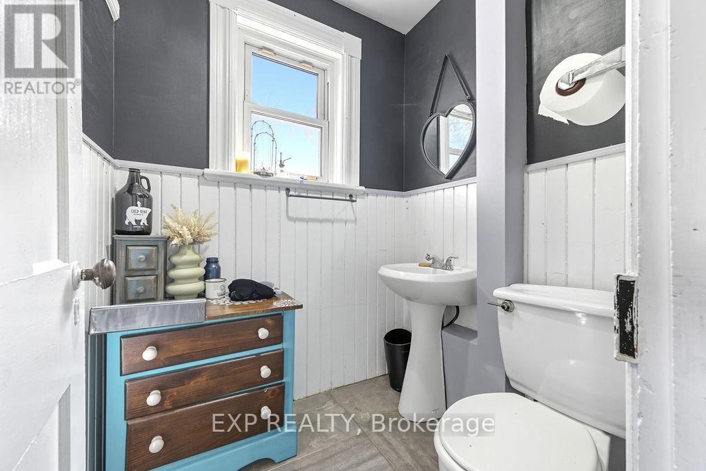 7 Hincks Avenue W, Renfrew, Ontario  K7V 3S5 - Photo 31 - X12439194