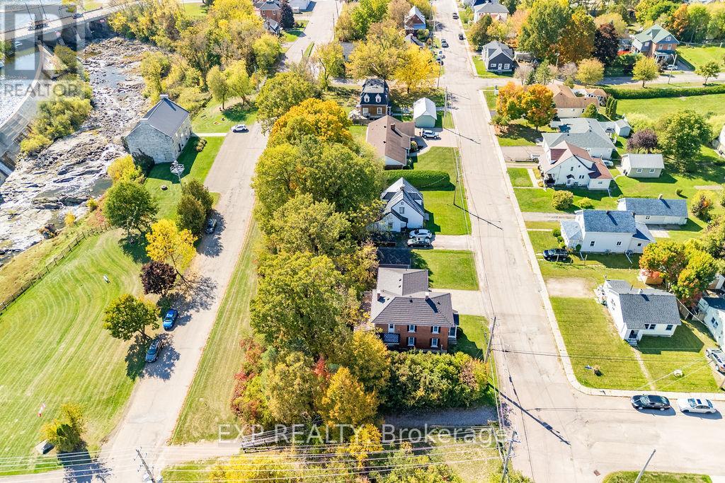 7 Hincks Avenue W, Renfrew, Ontario  K7V 3S5 - Photo 37 - X12439194