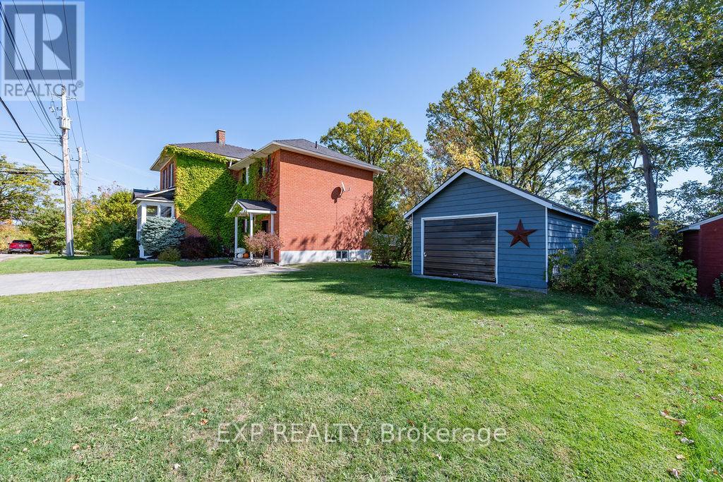 7 Hincks Avenue W, Renfrew, Ontario  K7V 3S5 - Photo 4 - X12439194
