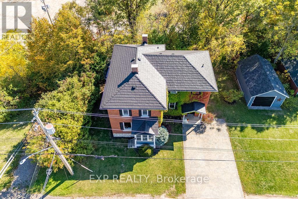7 Hincks Avenue W, Renfrew, Ontario  K7V 3S5 - Photo 7 - X12439194