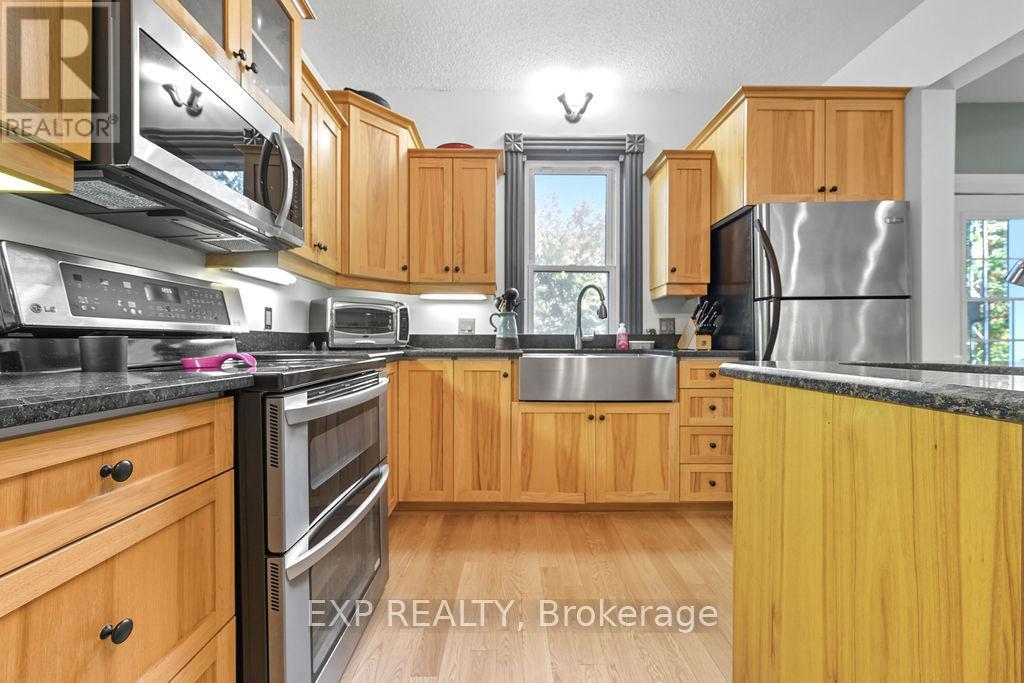 7 Hincks Avenue W, Renfrew, Ontario  K7V 3S5 - Photo 9 - X12439194