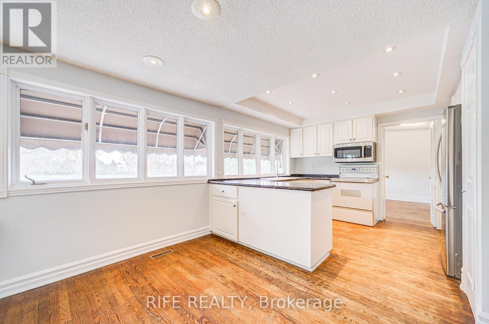 17 Bramble Drive, Toronto, Ontario  M3B 2E9 - Photo 13 - C12439148