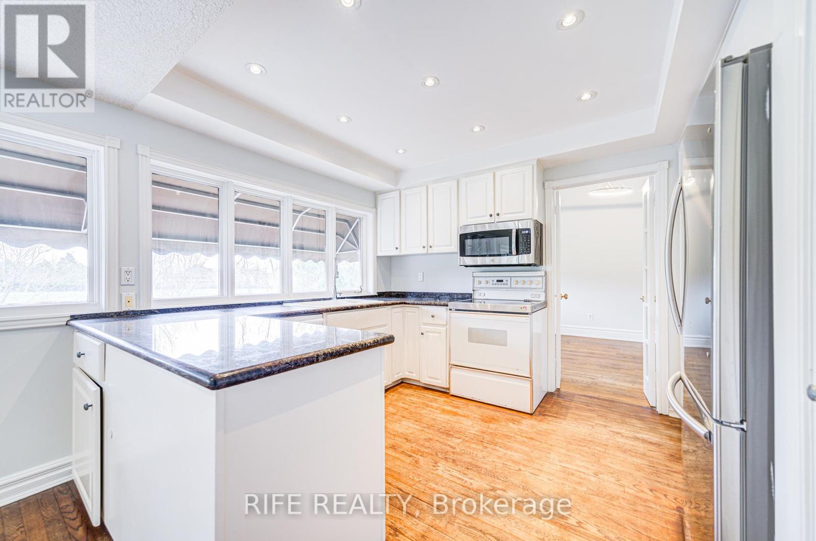 17 Bramble Drive, Toronto, Ontario  M3B 2E9 - Photo 15 - C12439148