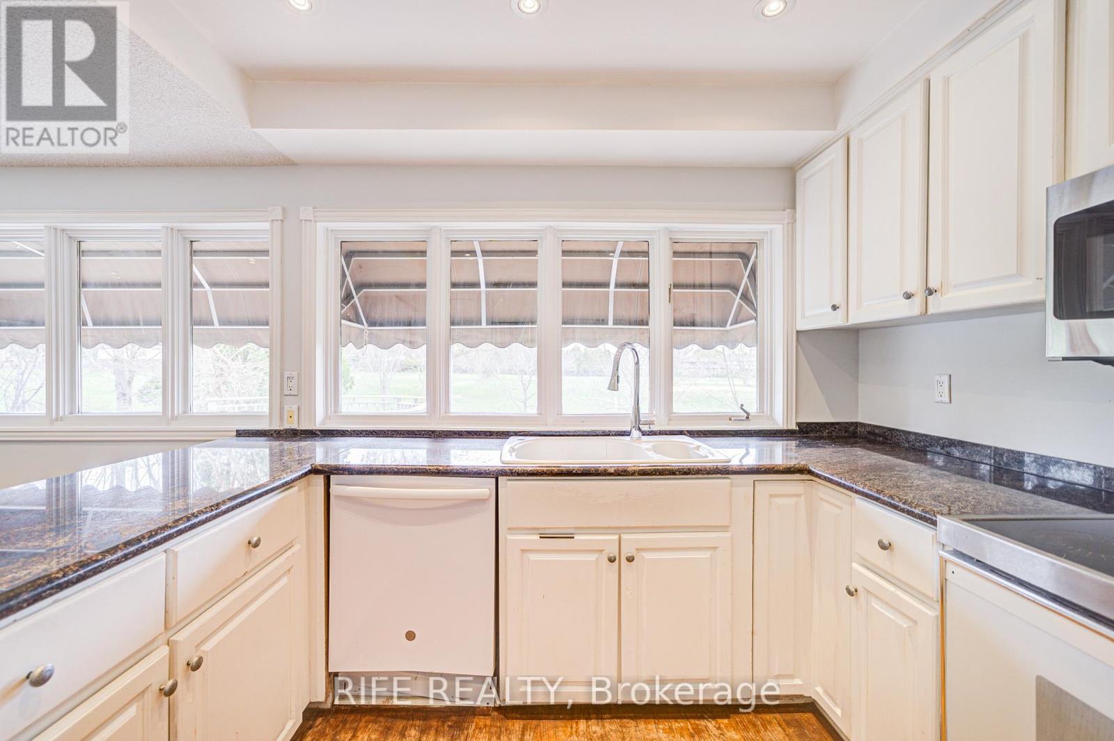 17 Bramble Drive, Toronto, Ontario  M3B 2E9 - Photo 18 - C12439148
