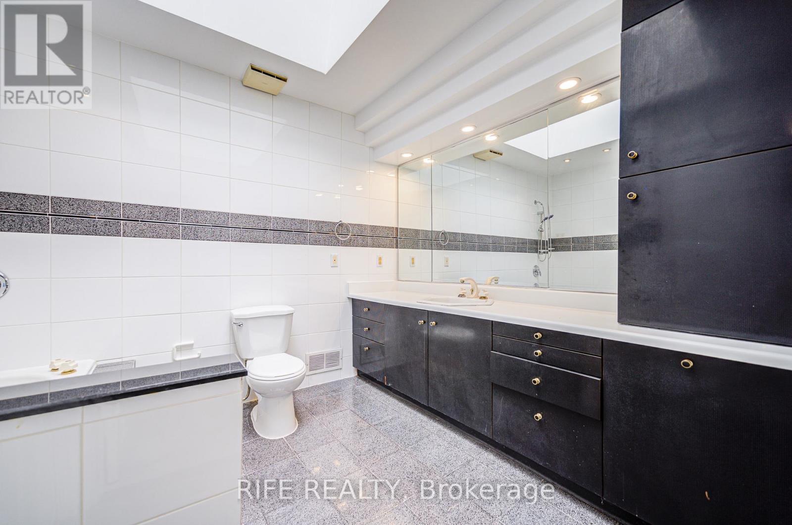 17 Bramble Drive, Toronto, Ontario  M3B 2E9 - Photo 32 - C12439148