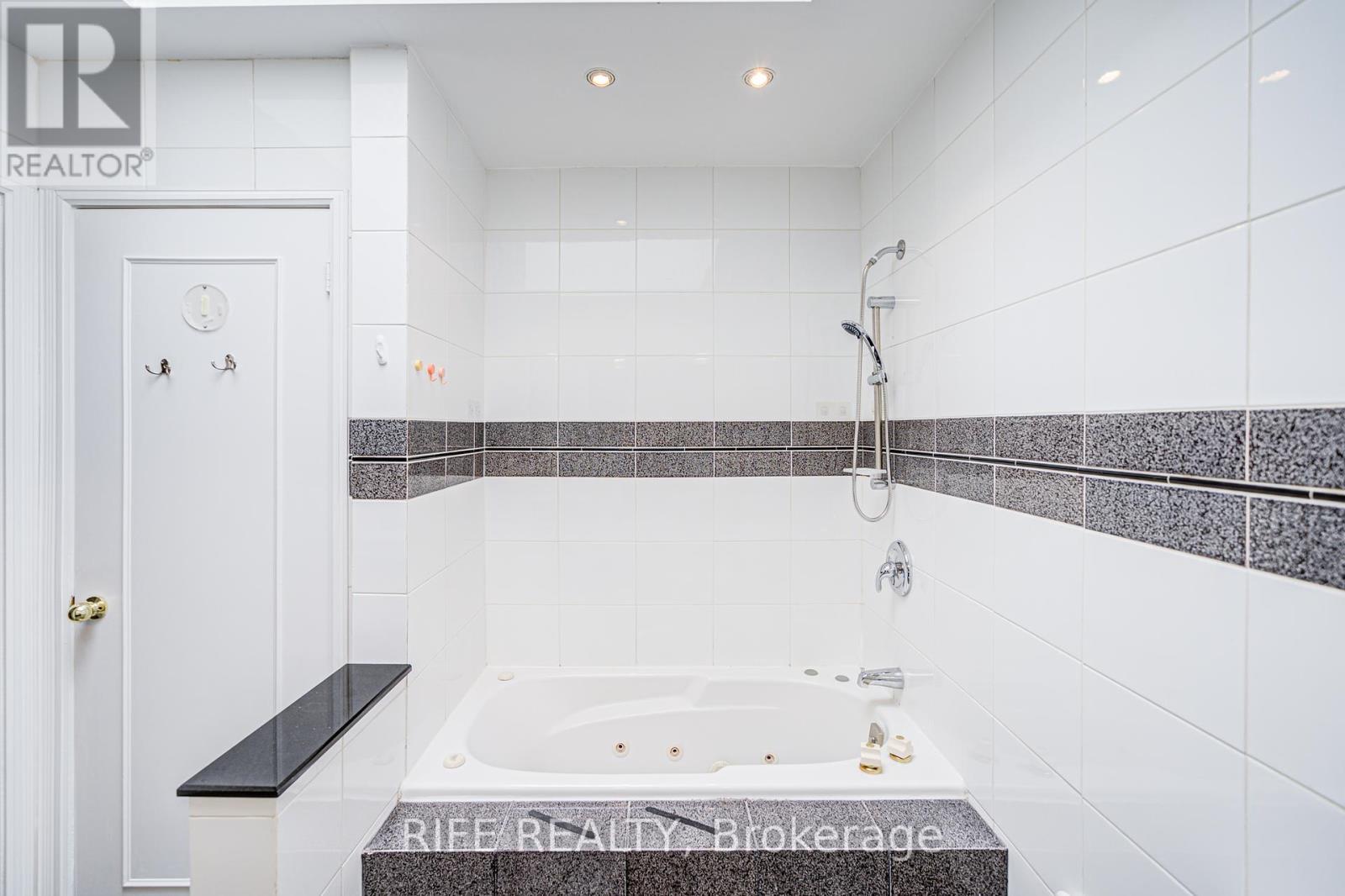 17 Bramble Drive, Toronto, Ontario  M3B 2E9 - Photo 33 - C12439148