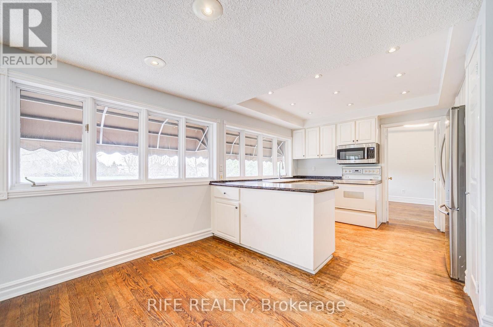 17 Bramble Drive, Toronto, Ontario  M3B 2E9 - Photo 13 - C12439152